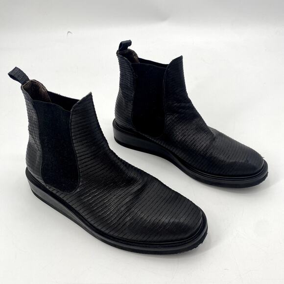 Coclico 38 Black Textured Chelsea Dena Boots - Picture 3 of 7